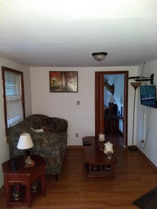 Rustic Quaint Cabin In The Woods--Pets Welcomed Dunnsville 외부 사진